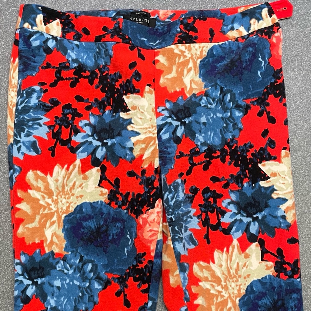 Flat front floral on red background ankle pants. Side zip. Petite.  10P